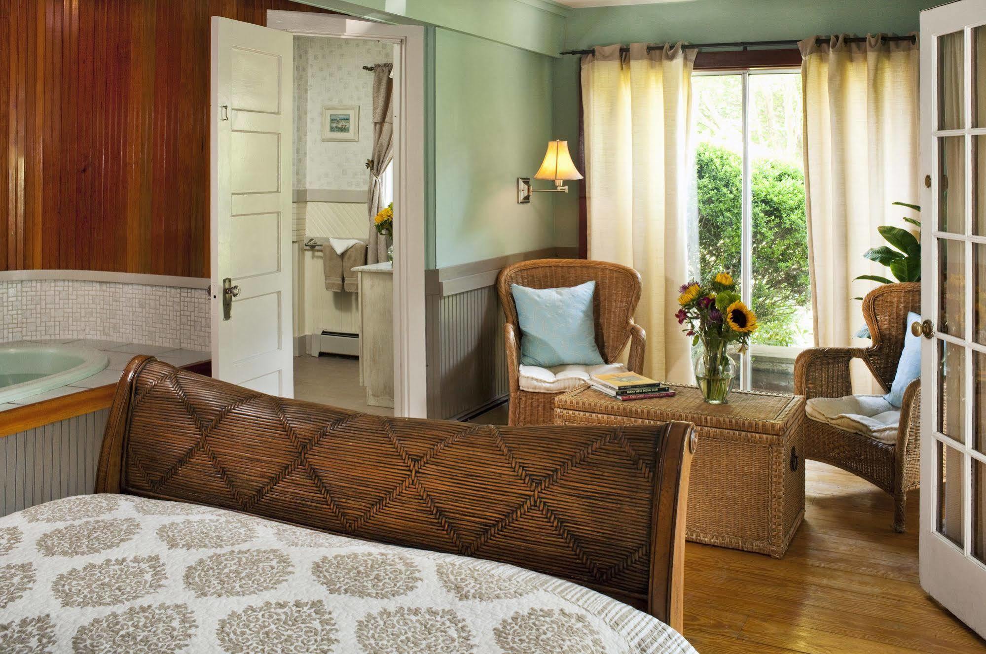 Abbey'S Lantern Hill Inn Ledyard Center Bagian luar foto