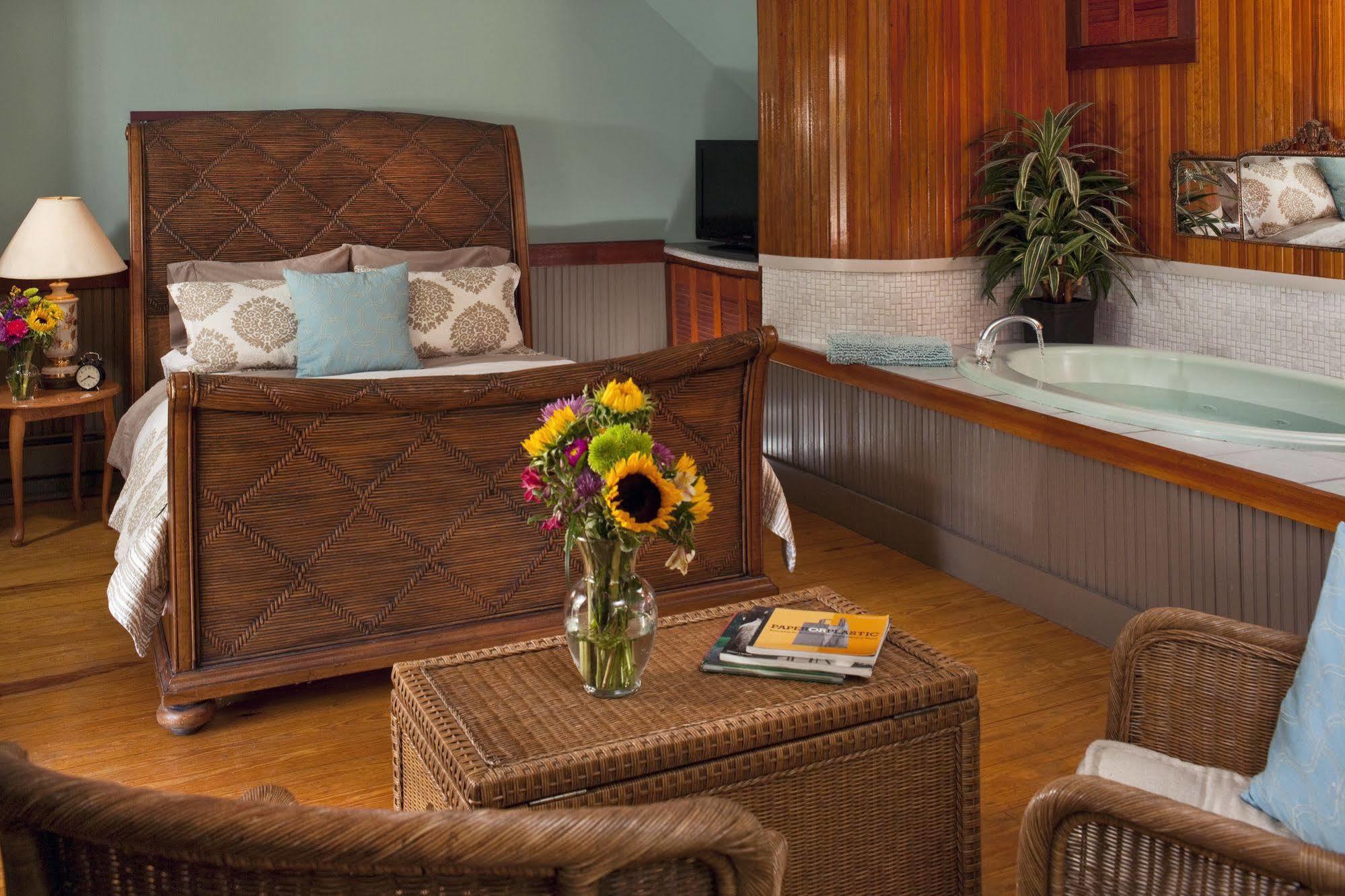 Abbey'S Lantern Hill Inn Ledyard Center Bagian luar foto